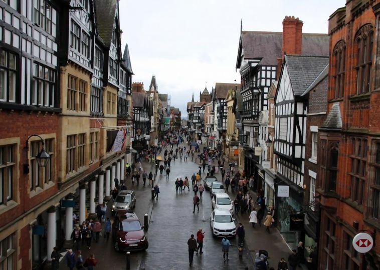 5 Best Places to See and Visit in Chester, England 5 Best Places to See and Visit in Chester, England