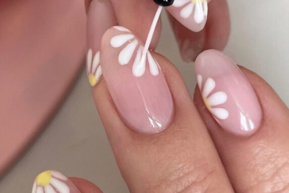 Petals & Polish: 10 Trendy Flower Nail Art Ideas for You in 2025